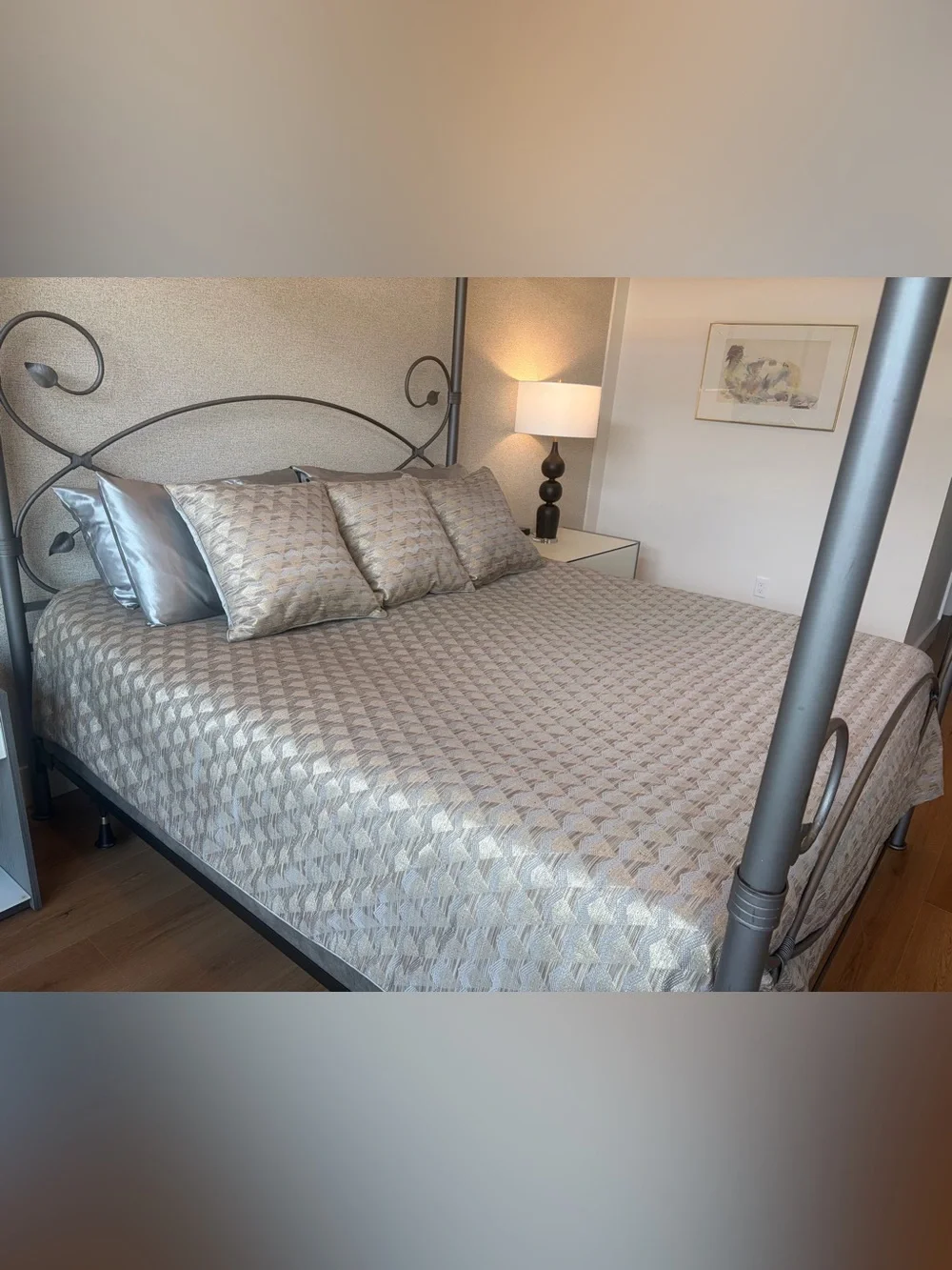 Eastern accents Silvio Metallic Duvet Cover with MatchingSquare Pillow